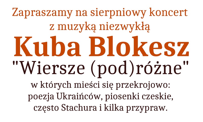 Zaproszenie na koncert Kuby Blokesza na 28 sierpnia na rynek, g.18.00. Informacja ułożona w słupek, czerwone litery na białym tle, justowanie do środka.