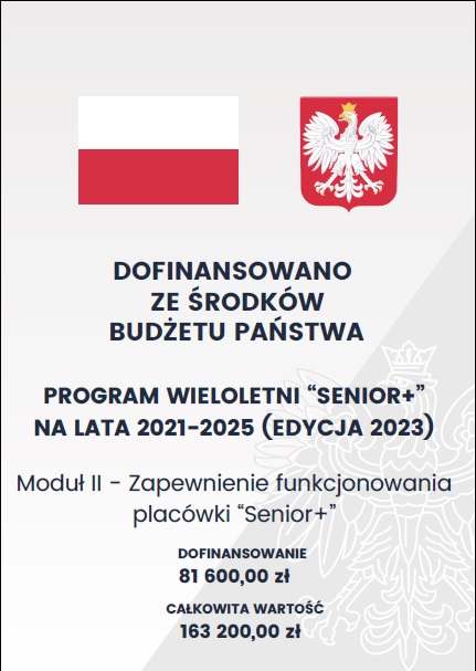 plakat w szarościach, na którym widoczne są flaga i godło Polski. Zamieszczone treści: dofinansowano ze środków budżetu państwa; program wieloletni Senior +