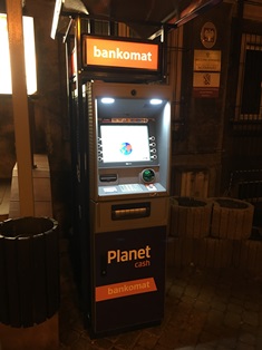 Bankomat Planet Cash przed budynkiem UM w Pyskowicach 